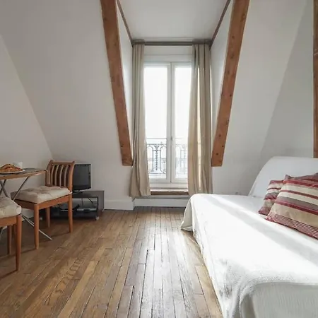 Saint Germain- Joli Pied A Terre Ideal De 2 Pieces Apartment