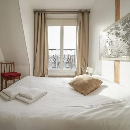 Saint Germain- Joli Pied A Terre Ideal De 2 Pieces Appartement *