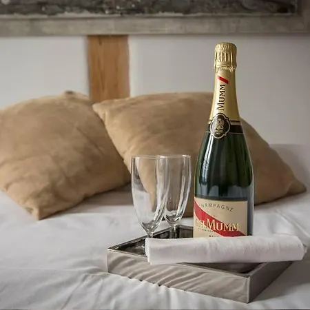 Saint Germain- Joli Pied A Terre Ideal De 2 Pieces Apartment *